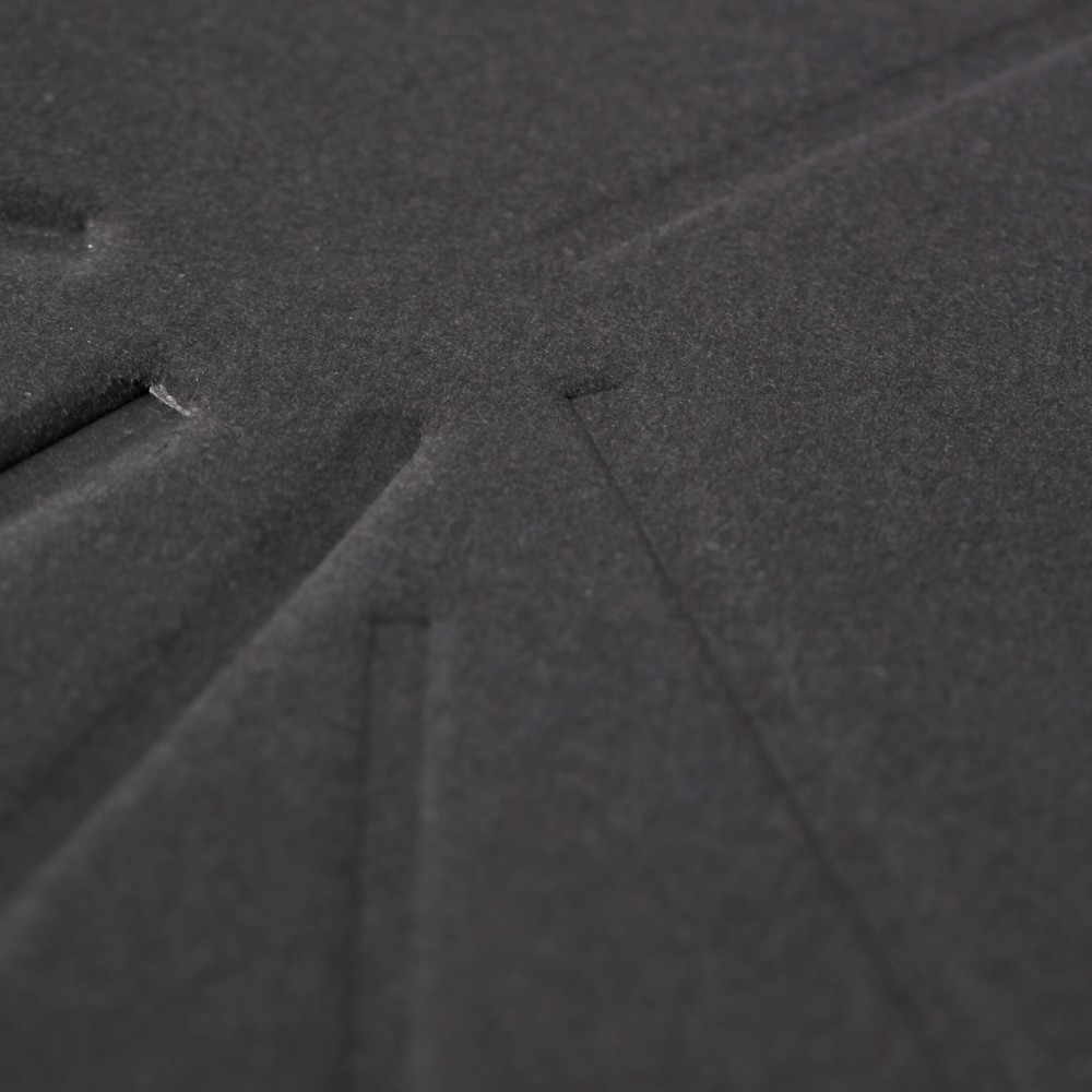 Textures lines: relieve en seco sobre cartón negro