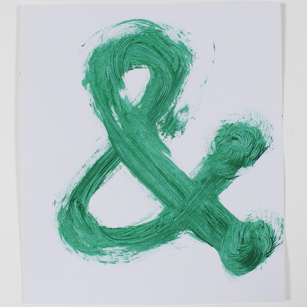 Ampersand verde pintado con brocha